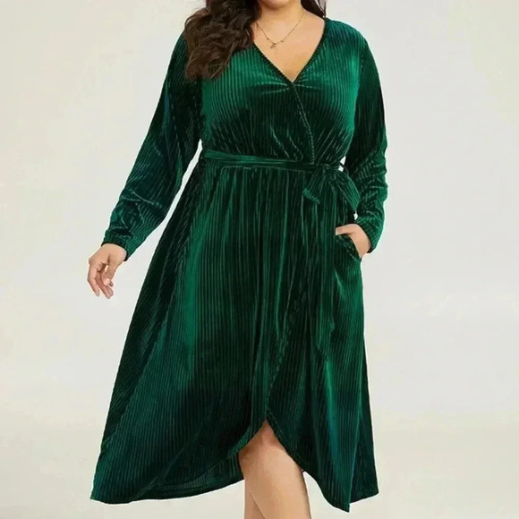NWT!Dark green rib velvet wrap hem wrap pocket belt dress Size 12 or Large - Picture 3 of 6